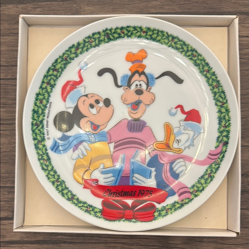 Disney Christmas 1975 Collectible Plate